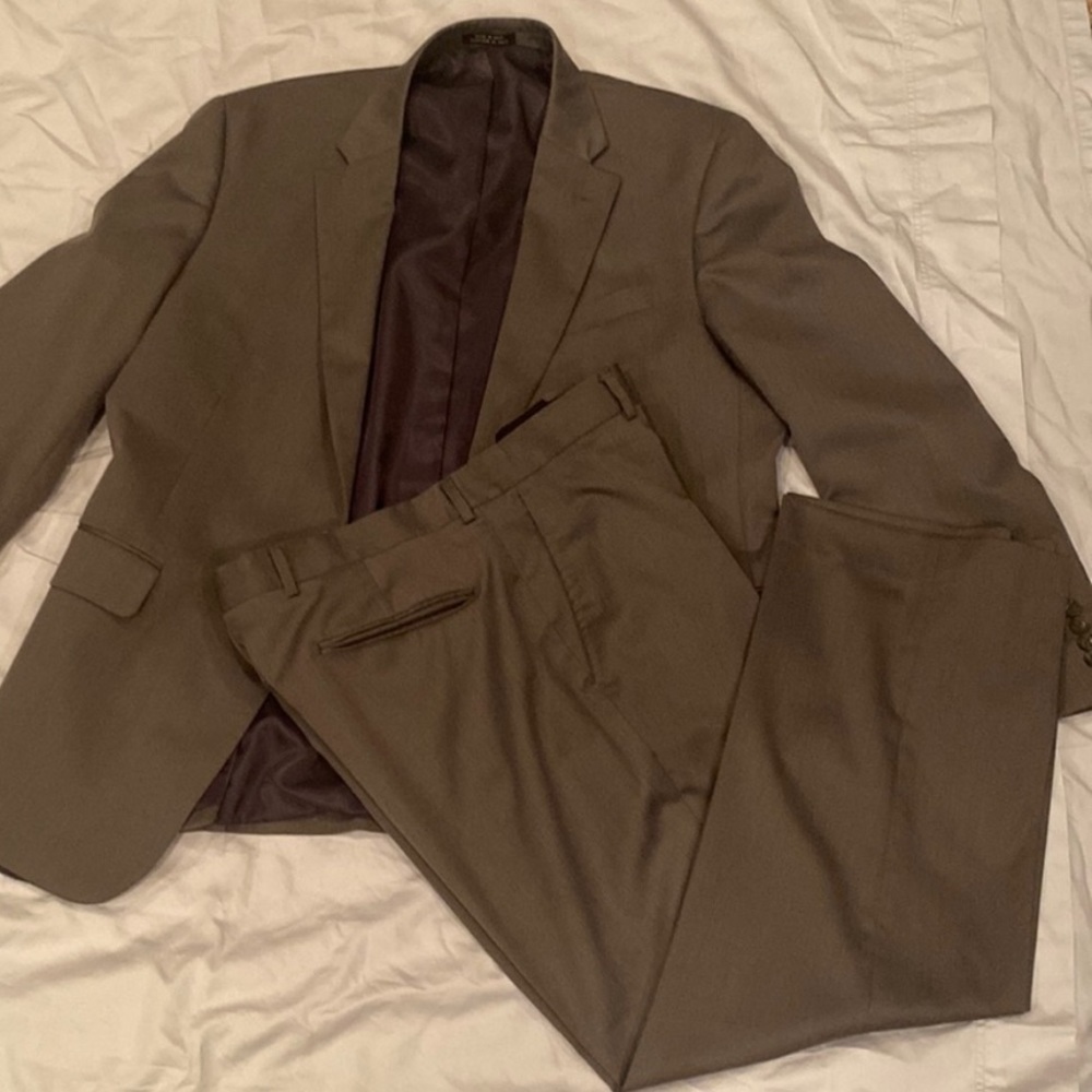 Mens Jones New York Medium Gray Two Piece Suit!